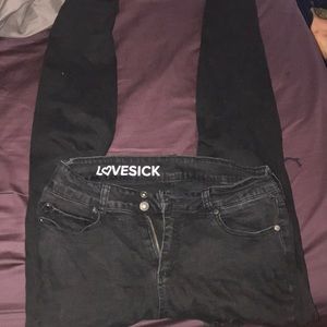 Distressed skinny jeans